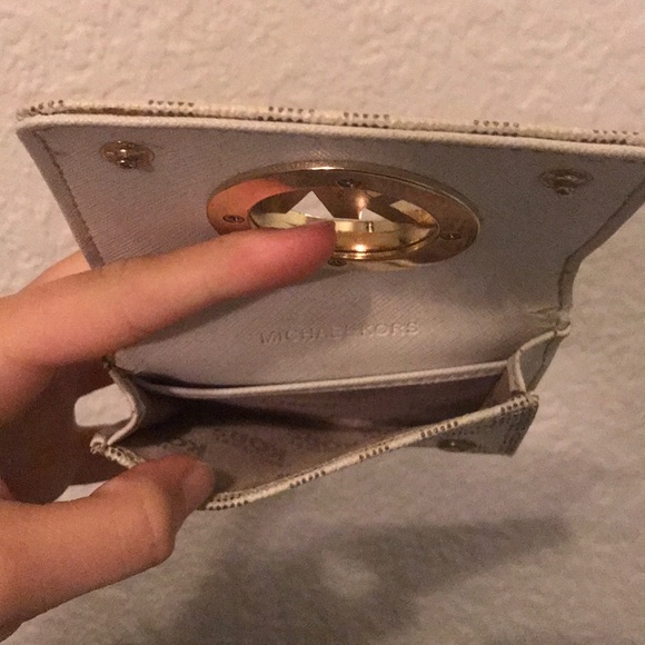 Micheal Kors wallet - Picture 3 of 3